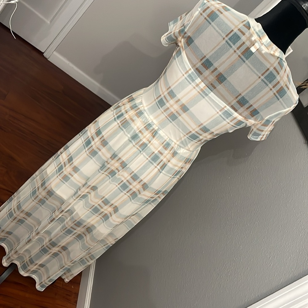 Mix 3 ITEMS fOR $9 Plaid Green and Tan Cream Short Sleeve Dress - Picture 2 of 11